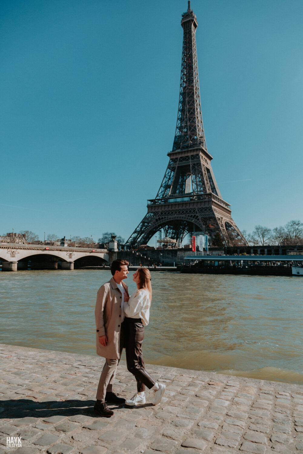 A Couples Photoshoot at the Eiffel Tower - Artsiom & Marthe